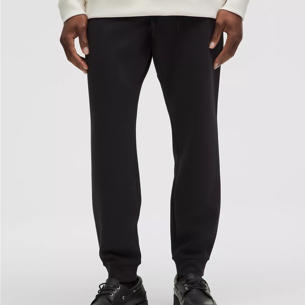 Lululemon Men's Black Smooth Spacer Jogger
Regular XS